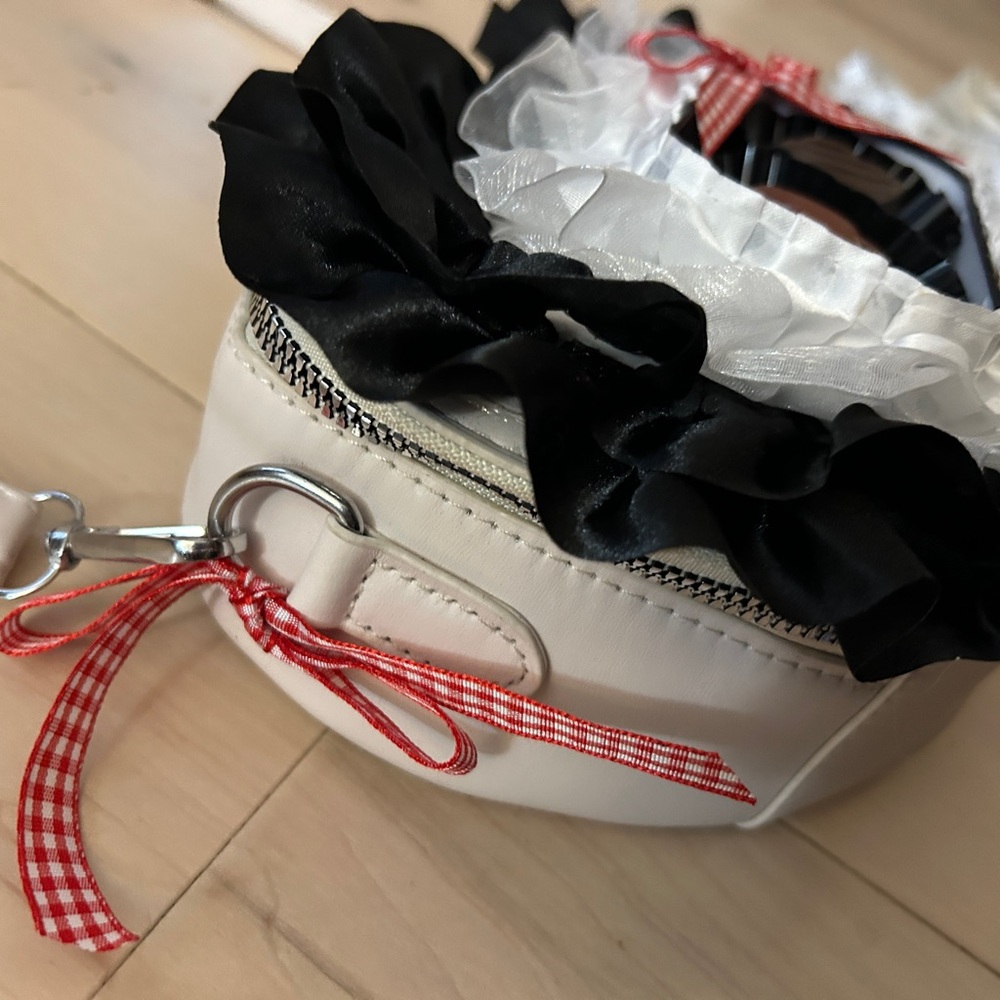 NWOT Box Of Chocolates Ruffled Crossbody Heart Purse-*Handmade - Picture 7 of 13